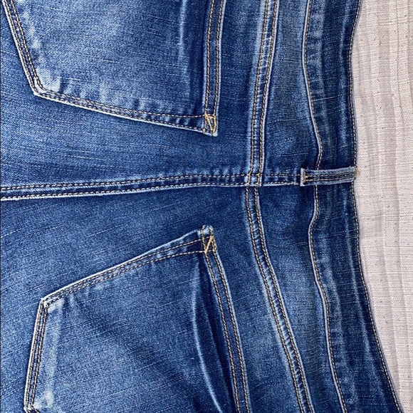 Distressed jeans - Picture 3 of 4